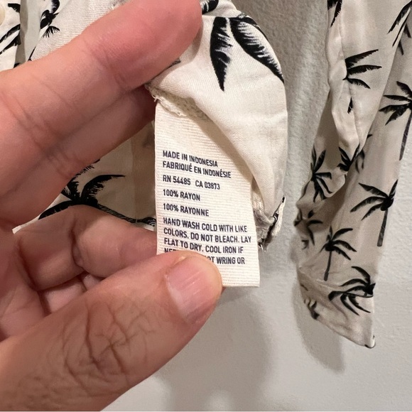 American Eagle Womens Size X s Palm Tree Button Down Shirt Pockets vacation chic - Picture 4 of 7